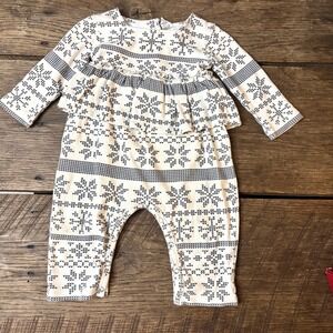 kate quinn 100% Organic Cotton Snowflake Ruffle‎ Romper Snowflake Nordic Winter